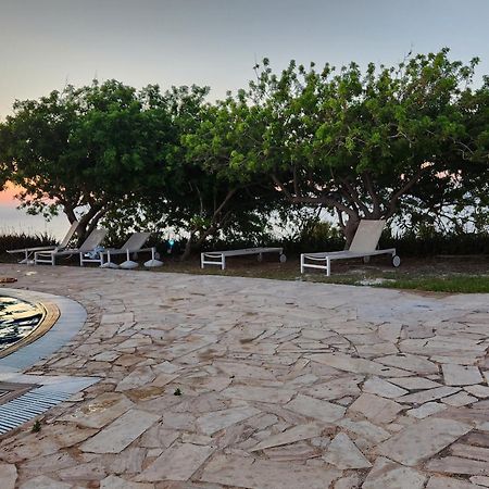Serena Vacation Home Pomos Bagian luar foto