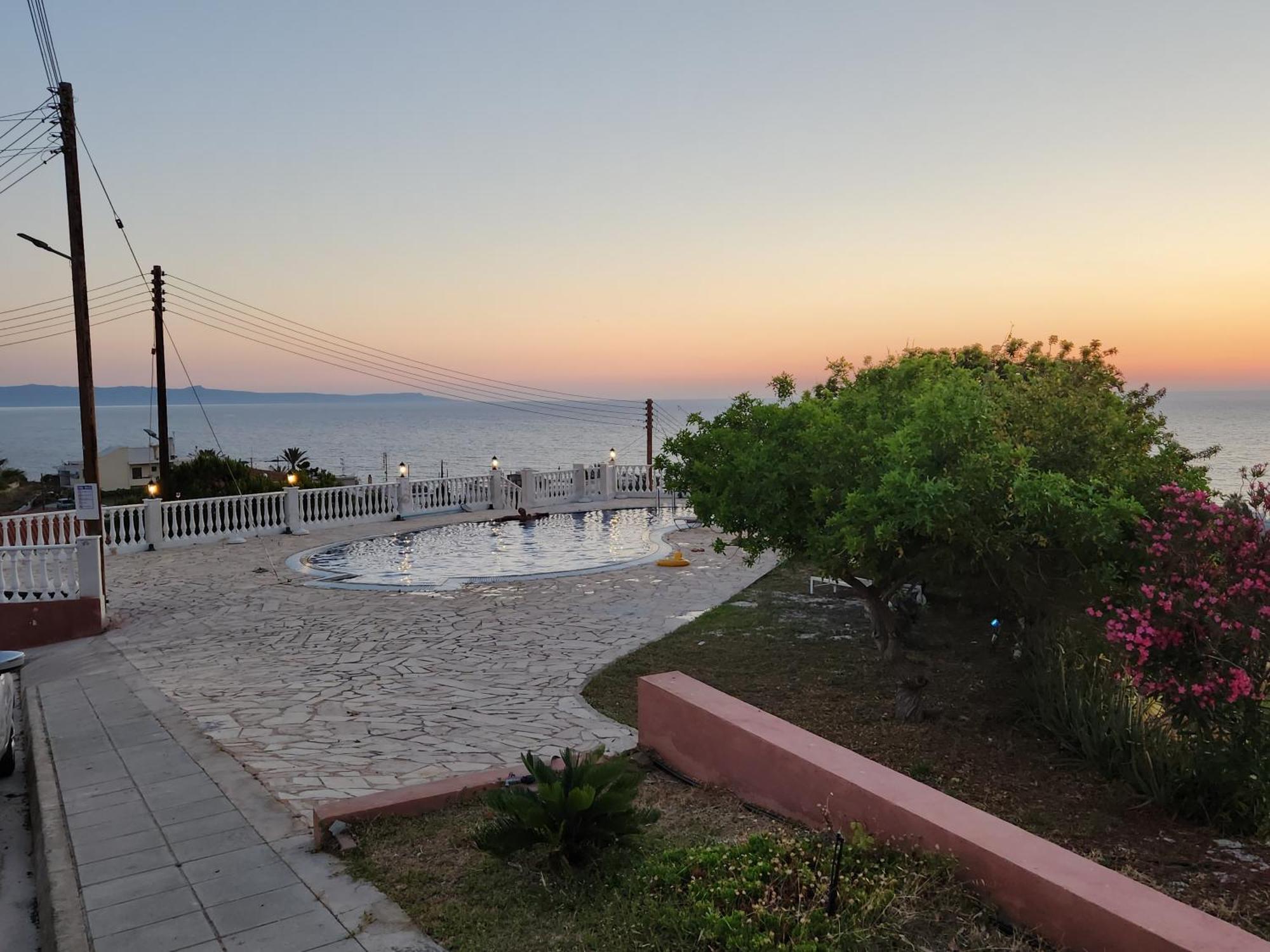 Serena Vacation Home Pomos Bagian luar foto