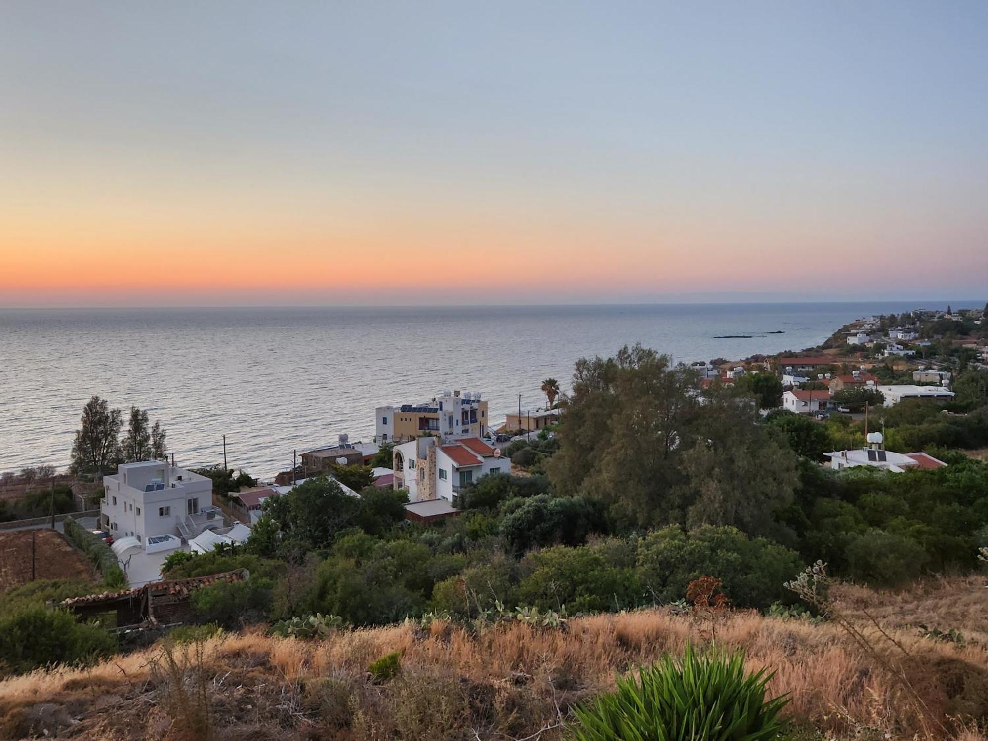 Serena Vacation Home Pomos Bagian luar foto