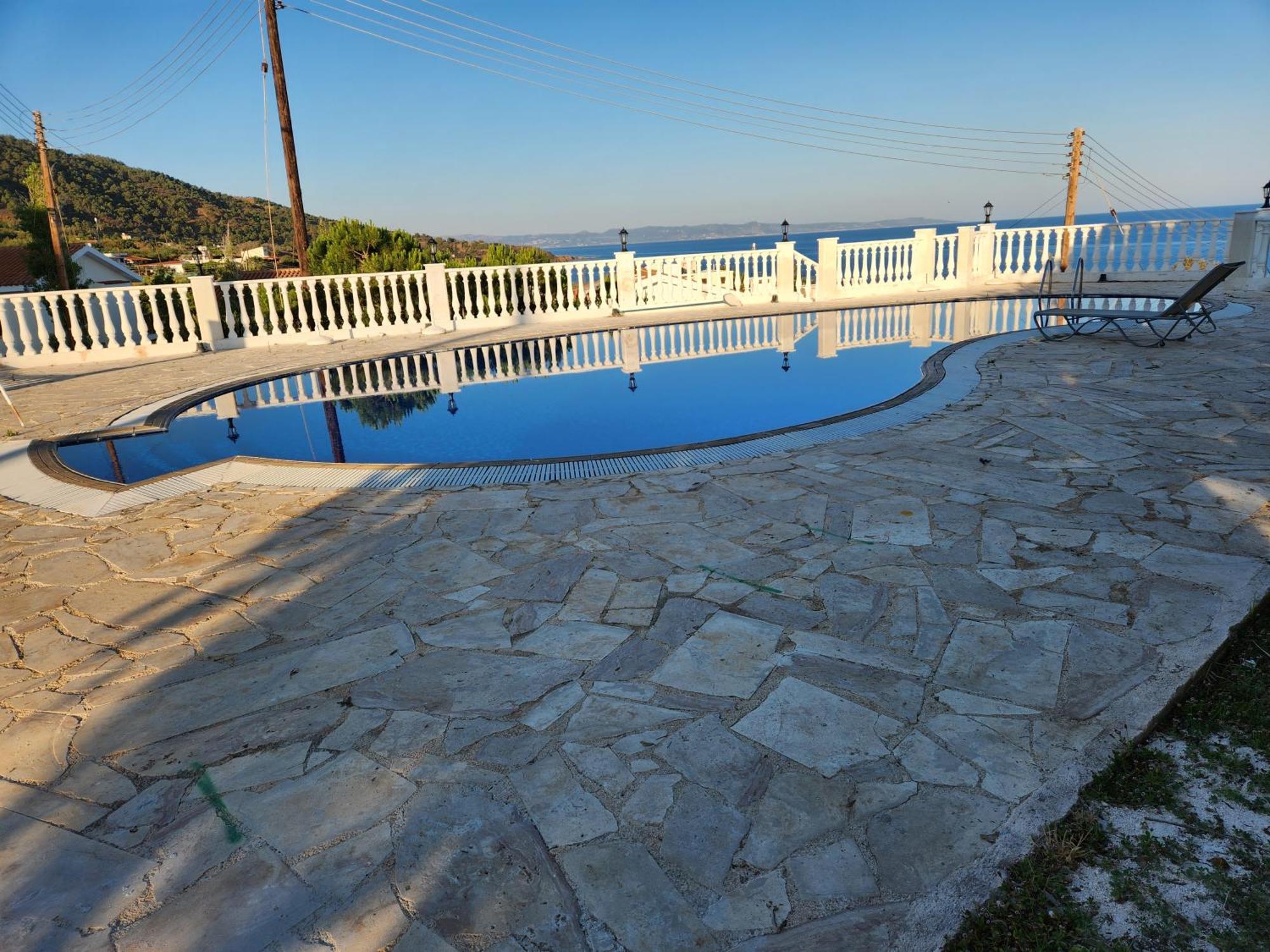 Serena Vacation Home Pomos Bagian luar foto