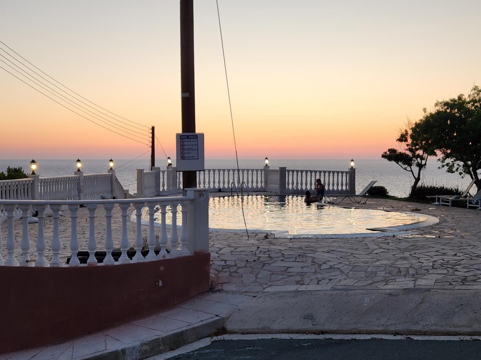 Serena Vacation Home Pomos Bagian luar foto