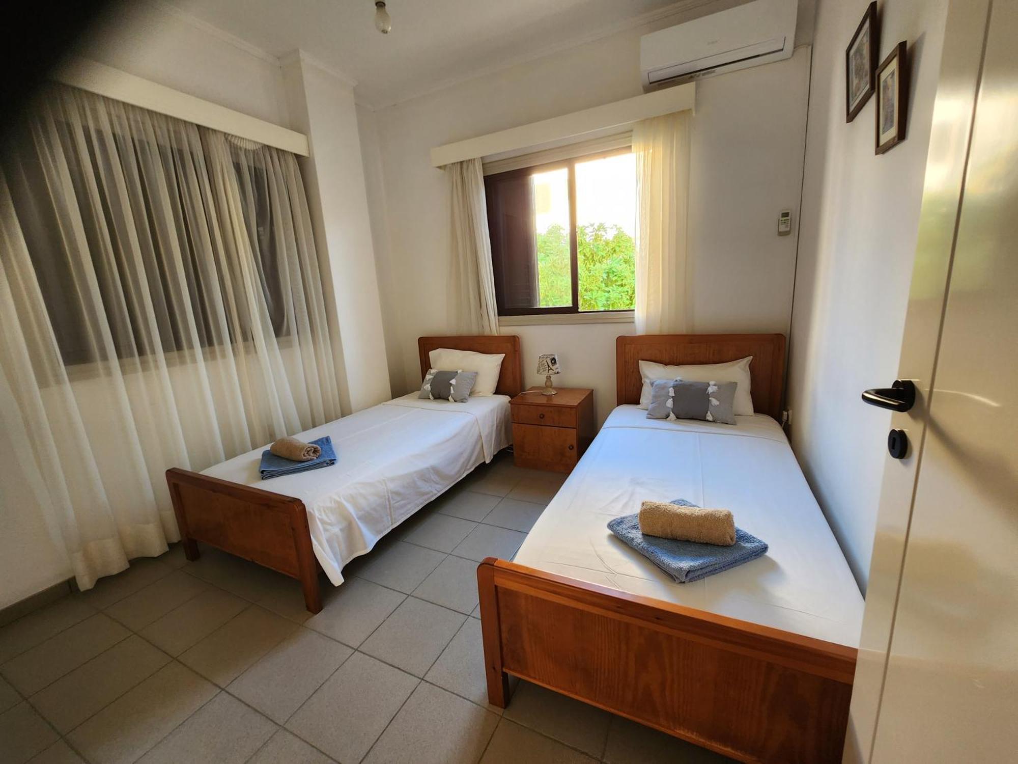 Serena Vacation Home Pomos Bagian luar foto