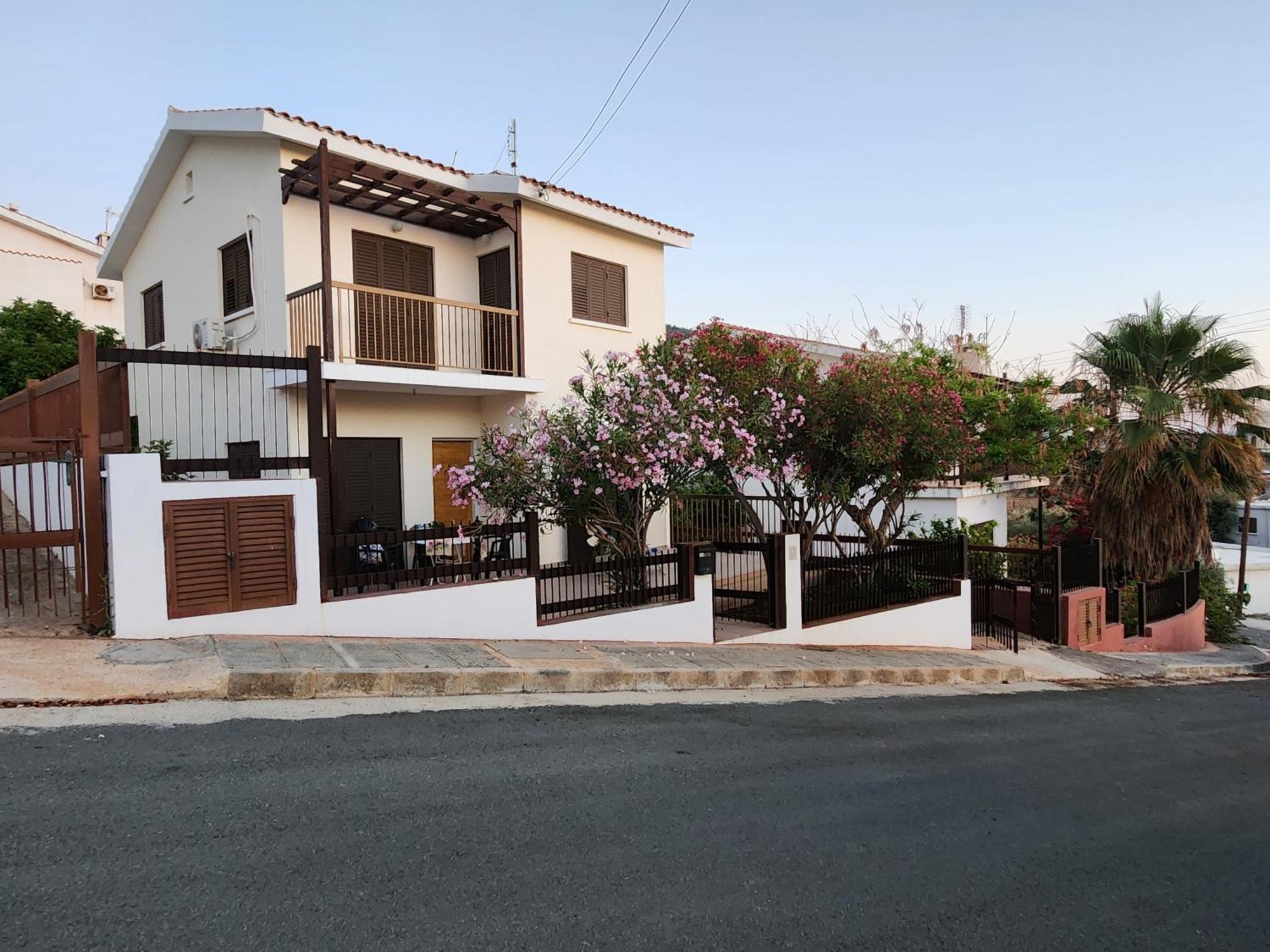 Serena Vacation Home Pomos Bagian luar foto