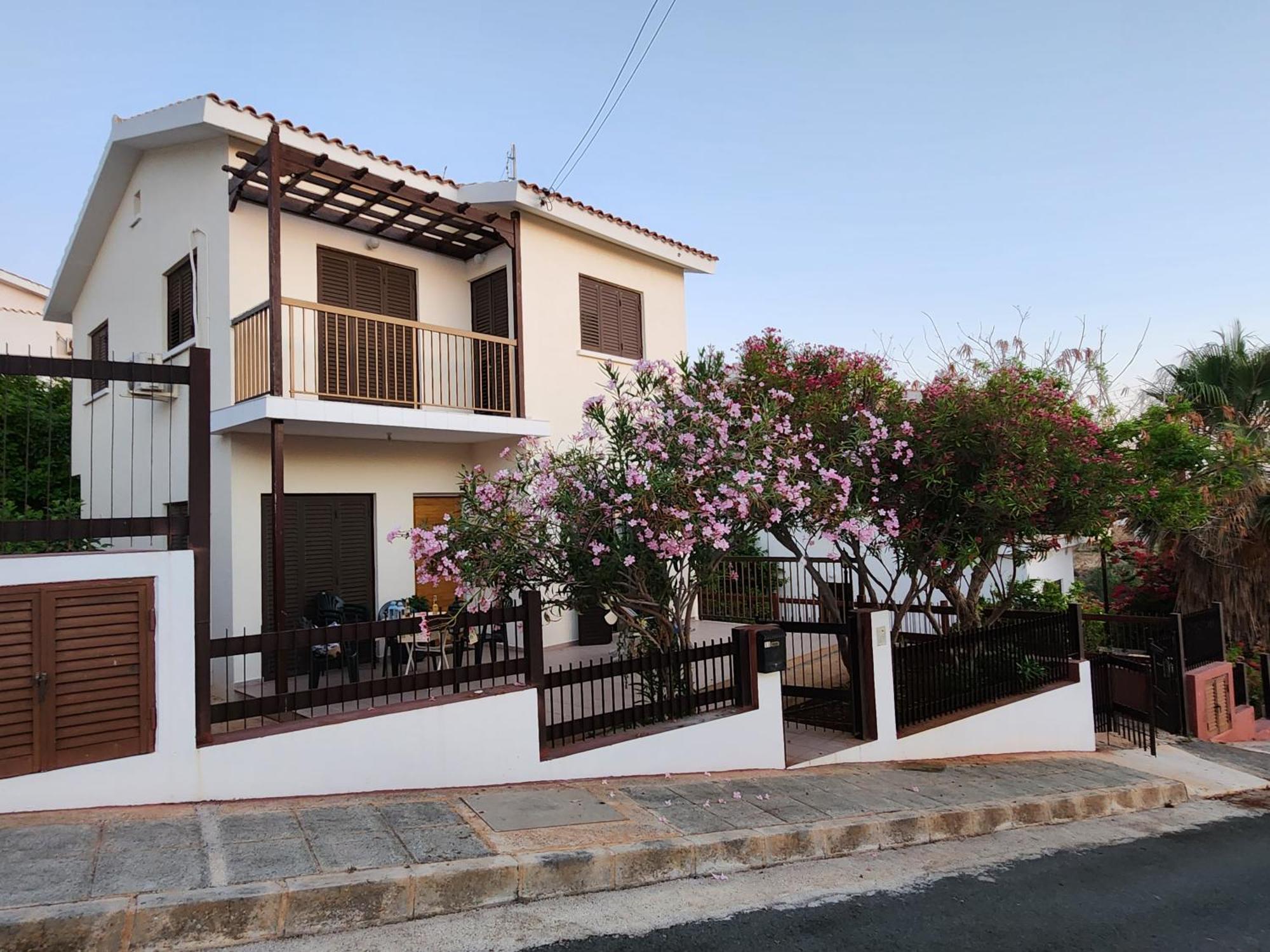 Serena Vacation Home Pomos Bagian luar foto